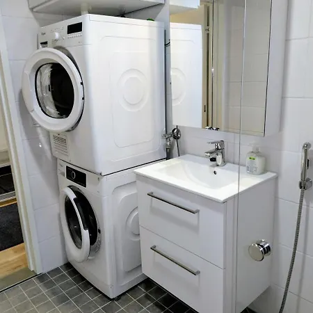 Cozy Near Airport * فانتا